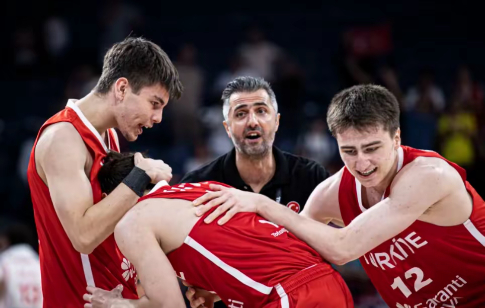 爱游戏官方入口-土耳其绝杀多特蒙德，法比尼奥点燃赛场