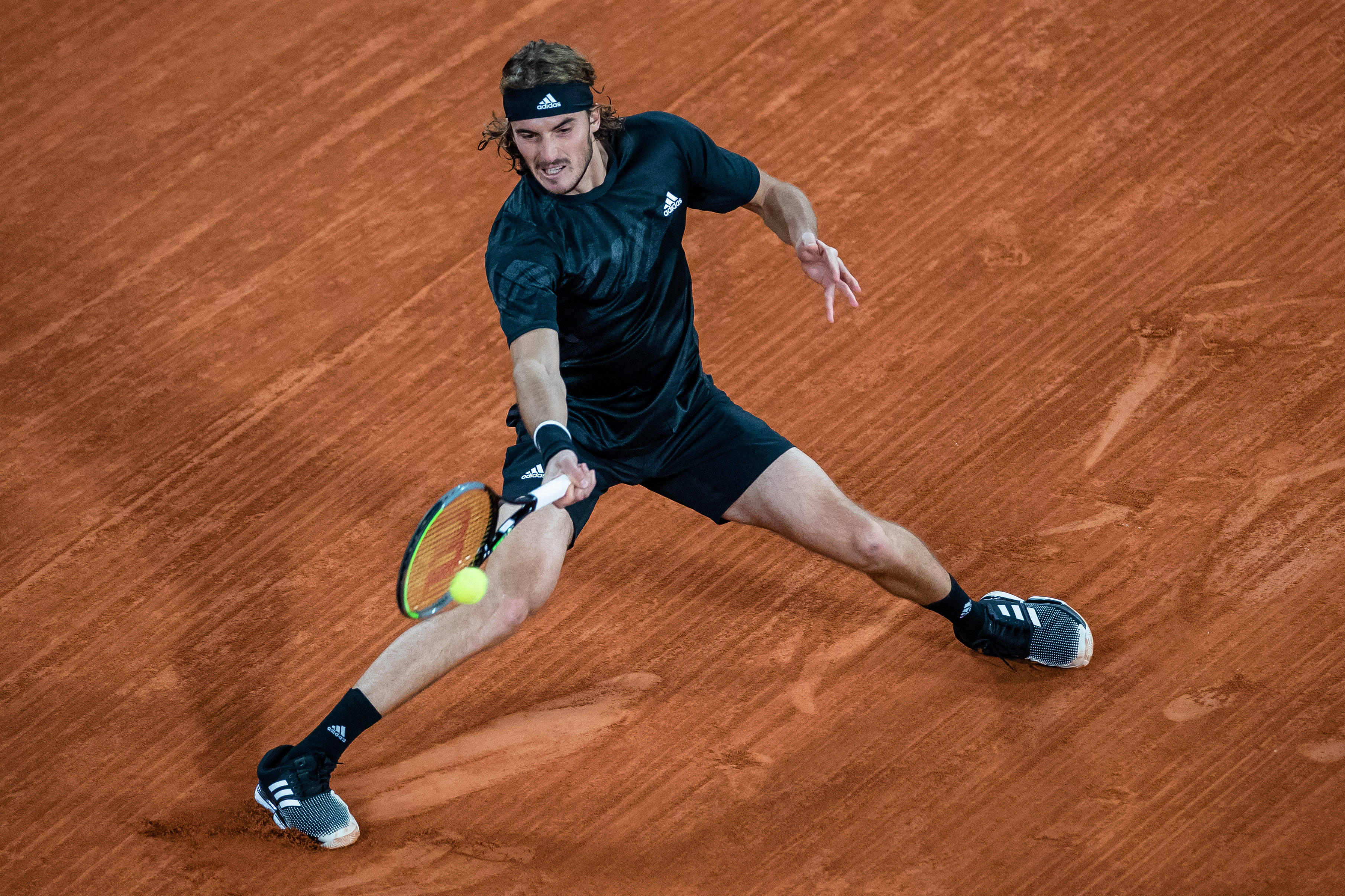 爱游戏娱乐-戴维斯杯横扫法网，西西帕斯扛起全队